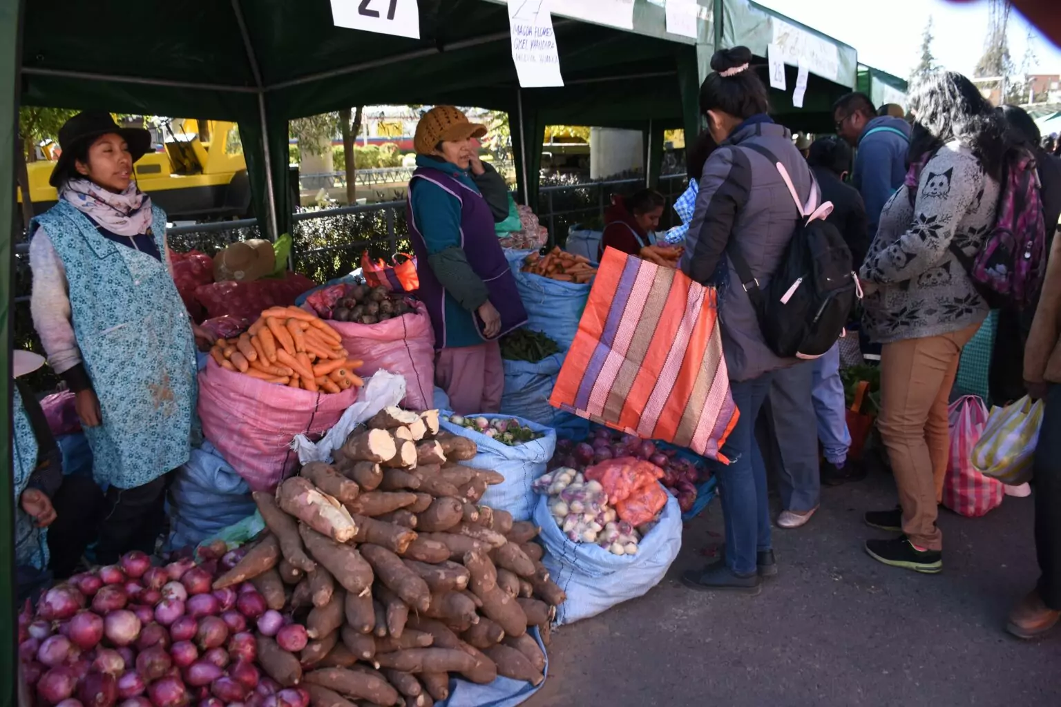 "From the field to the pot" fair.