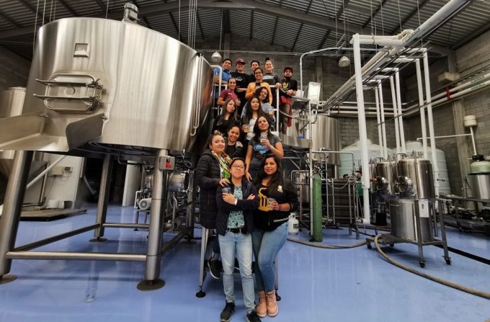 Mujeres de EEUU y México se unen en proyecto pionero de cerveza artesanal