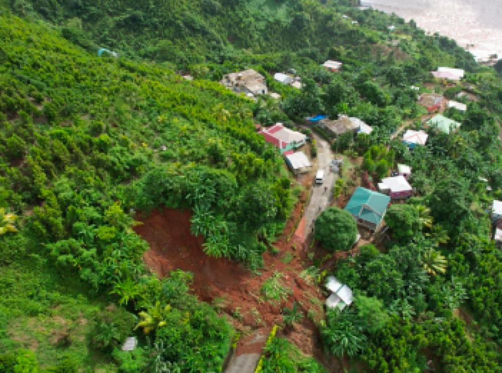 Artículo: lluvias extremas en las comunidades de la costa este de Dominica