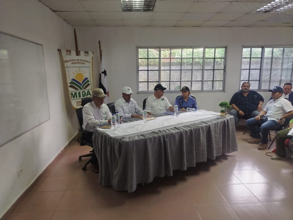 Ministro del MIDA se reúne con productores de diferentes rubros en Bocas del Toro