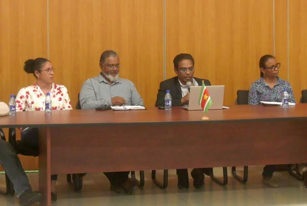 Surinam vigila brote de gripe aviar en Paramaribo