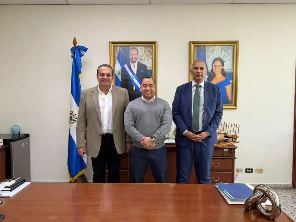 El Director General del IICA visita El Salvador y trabaja con el Gobierno y socios estratégicos para diseñar respuestas que aborden El Niño y otros desafíos que afectan al sector agrícola
